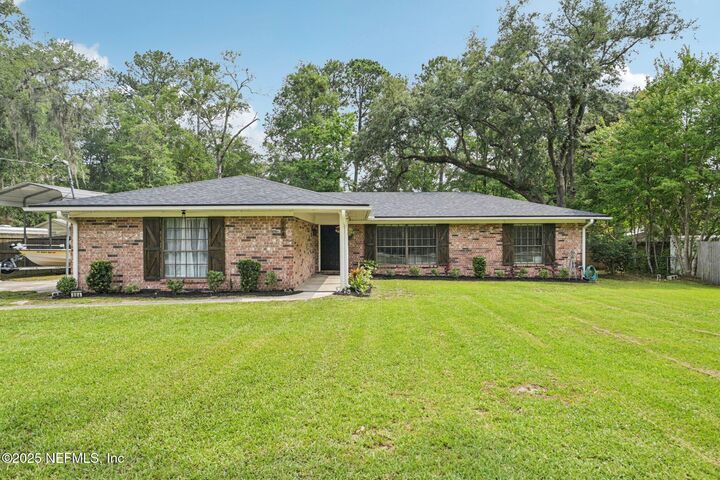 Property Photo:  884 Live Oak Lane  FL 32003 