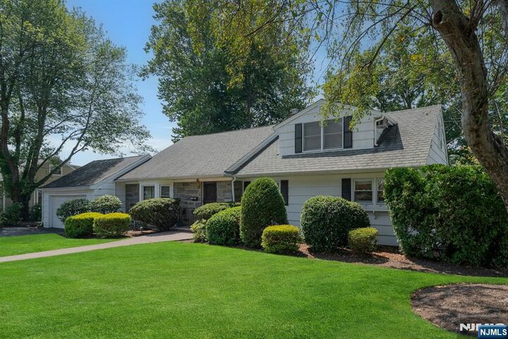 Property Photo:  59 Colonial Road  NJ 07630 