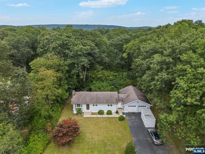 Property Photo: 7 Pawnee Trail NJ 07438
