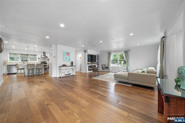 Property Photo:  322 E Midland Avenue  NJ 07652 