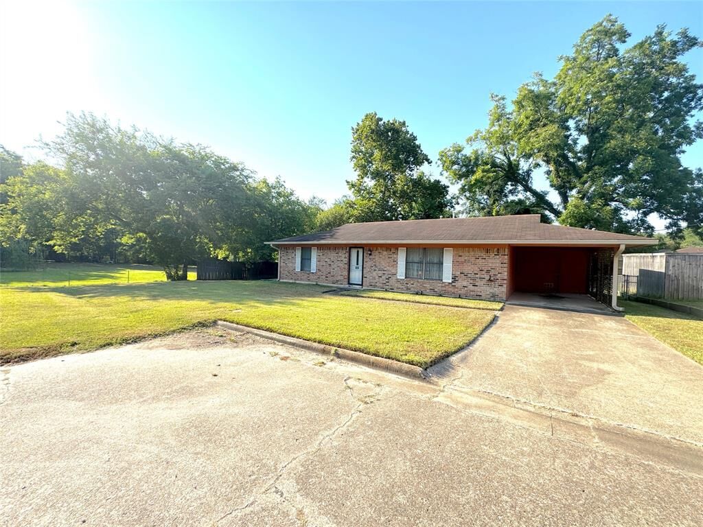 Property Photo:  102 Holly Park Street  TX 75457 
