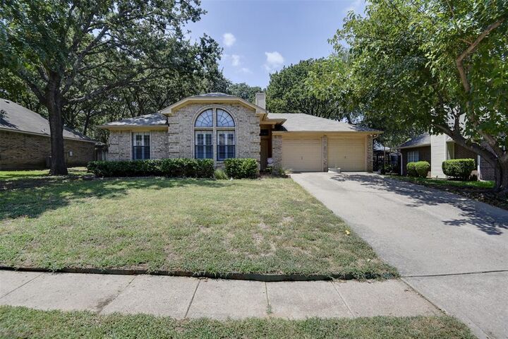 Property Photo:  1605 Woodpath Drive  TX 76039 