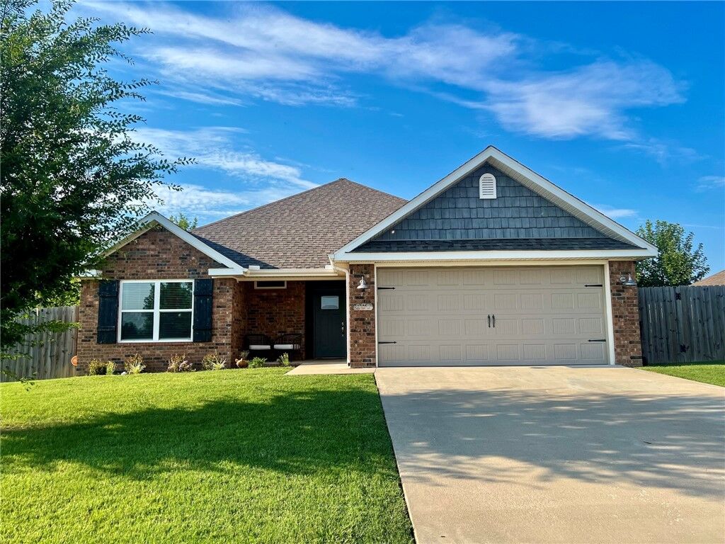 Property Photo: 880 Iroquois Drive AR 72753