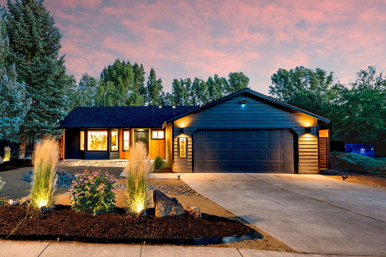 Property Photo:  760 NE Oak Place  OR 97756 