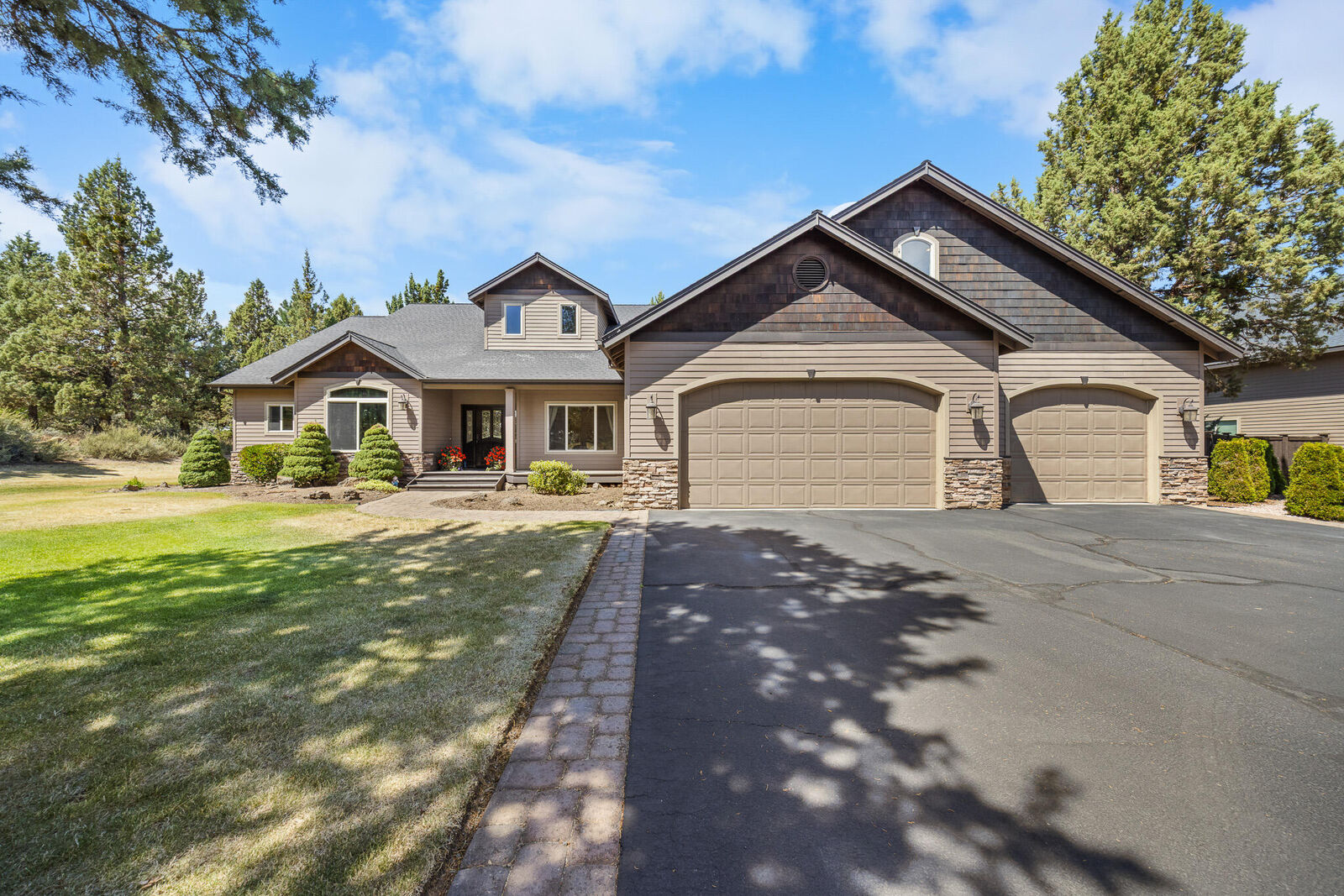 Property Photo: 21130 Country Squire Road OR 97701