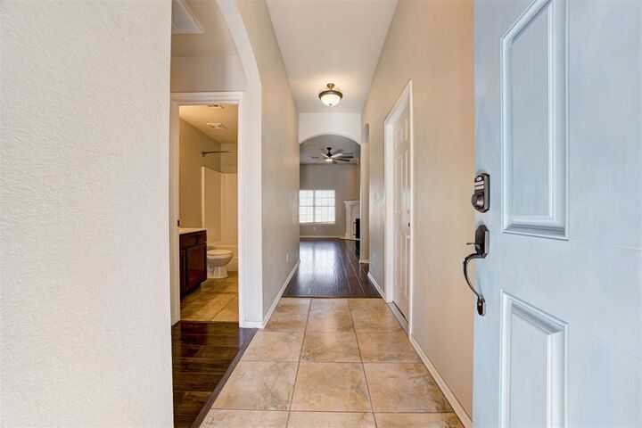 Property Photo:  913 Desert Trail  OK 73099 
