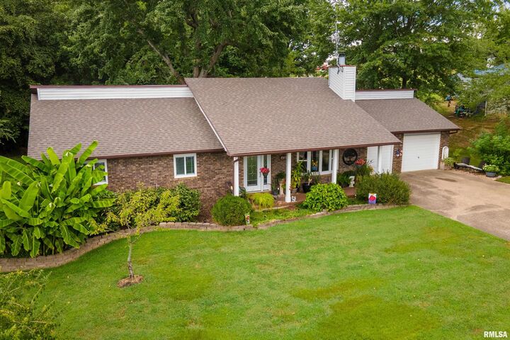 Property Photo: 1302 S Fosse Road IL 62959