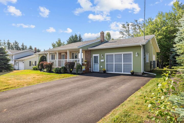 Property Photo:  112 Burkeshire Drive  PE C1N 6C5 