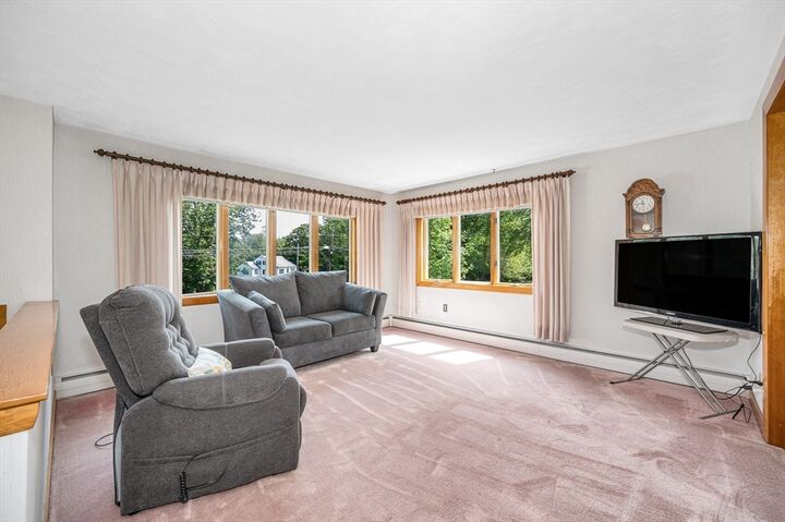 Property Photo:  28 Ledge Rd  NH 03076 
