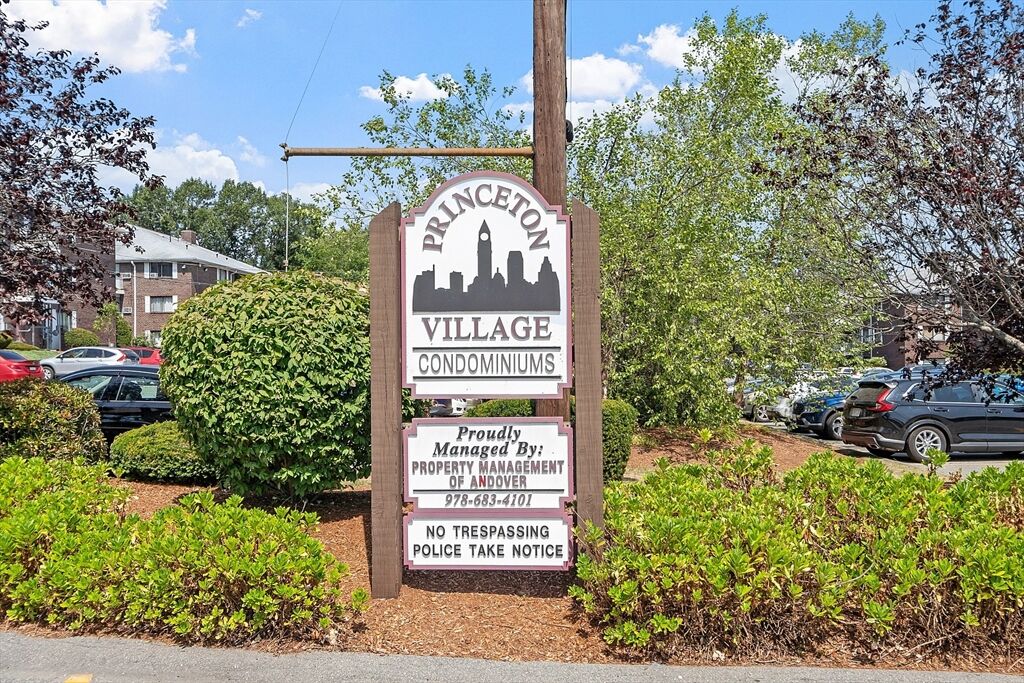 Property Photo:  272 E Haverhill Street 20  MA 01841 