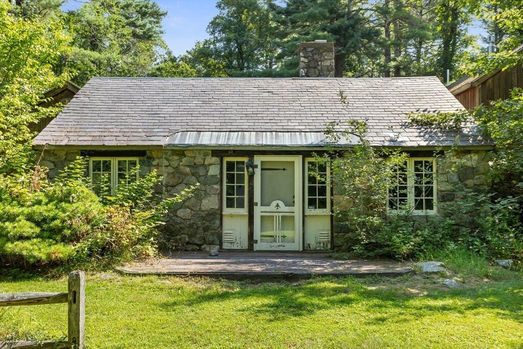 Property Photo: 82 Maynard Rd MA 01776