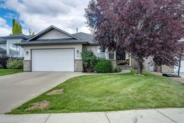Property Photo:  13 Dillon Close  AB T4R 2X7 