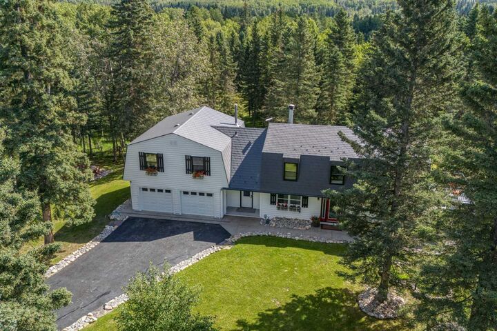 Photo de la propriété:  206056 Highway 762  AB T0L 0K0