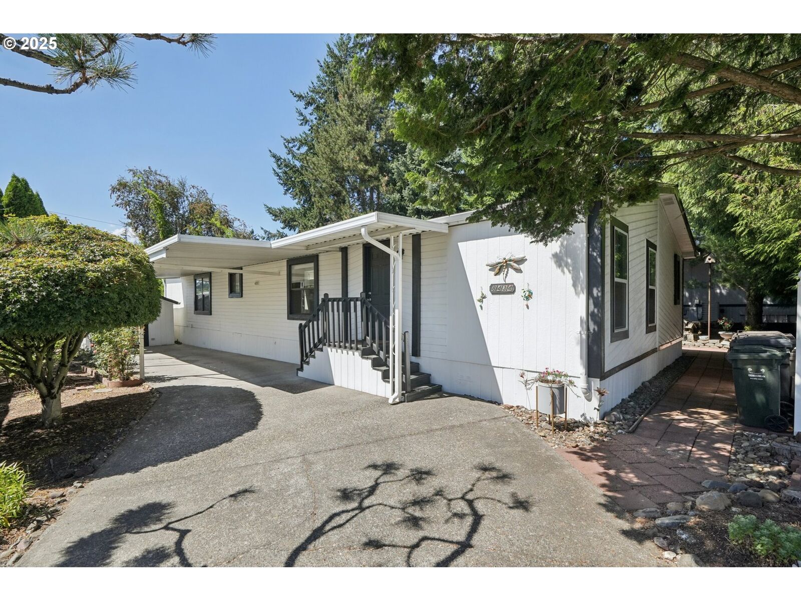 Property Photo: 8434 SE Heritage Ct 19 OR 97015