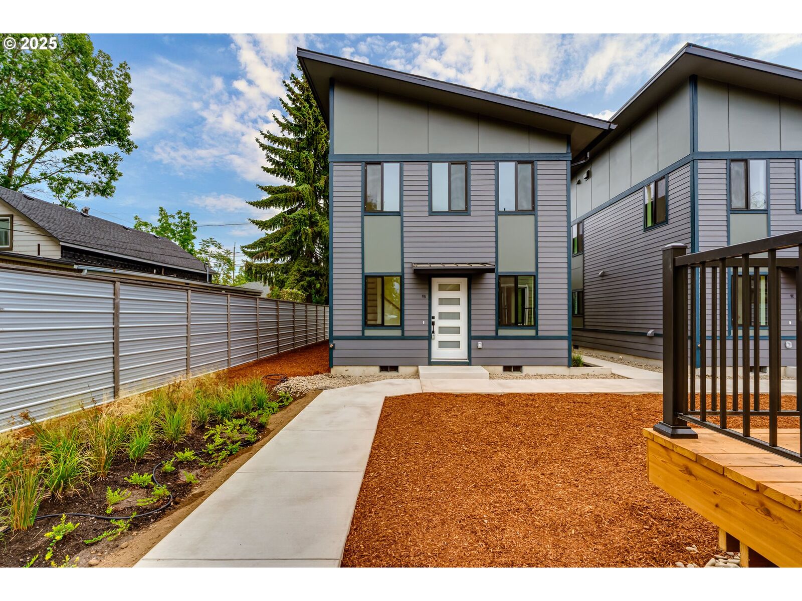 Property Photo:  9 Monroe A  OR 97402 