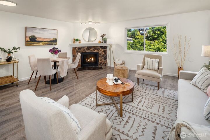Property Photo:  9255  Greenwood Avenue N 35  WA 98103 