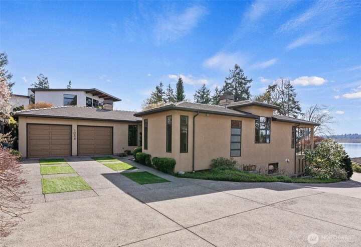 Property Photo: 1054 Waverly Way WA 98033
