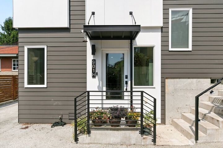 901  28th Avenue S H  Seattle WA 98144 photo