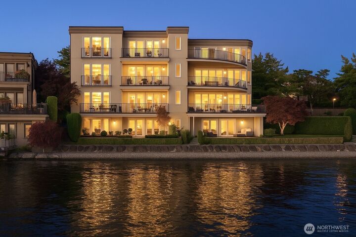 Property Photo: 115 Lake Avenue W 102 WA 98033