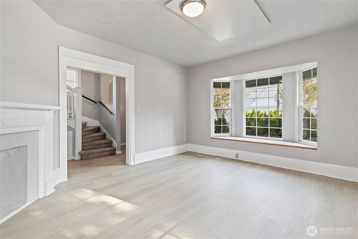 Property Photo: 1310 NE 52nd Street WA 98102