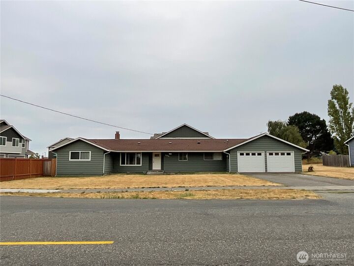 Property Photo:  185 SW 3rd Street  WA 98277 