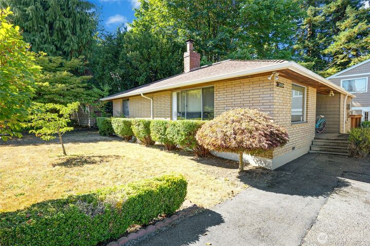 Property Photo:  22010  Brier Road  WA 98036 