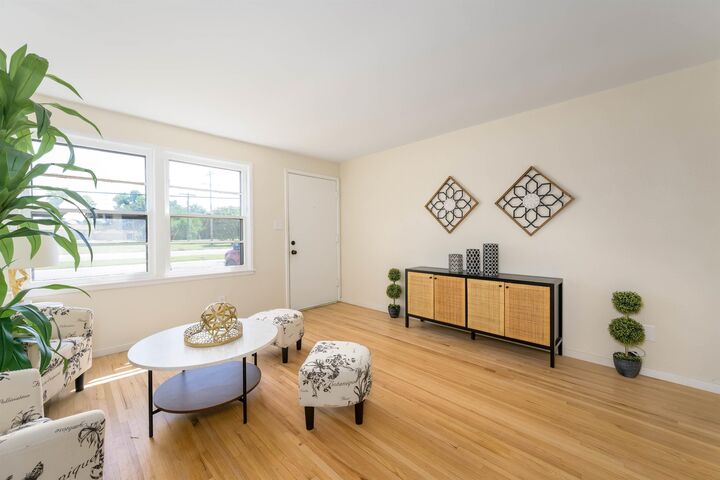 Property Photo: 630 W 47th St S KS 67217-4836