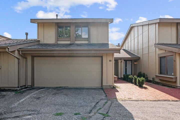 Property Photo: 8201 E Harry St Apt 202 KS 67207