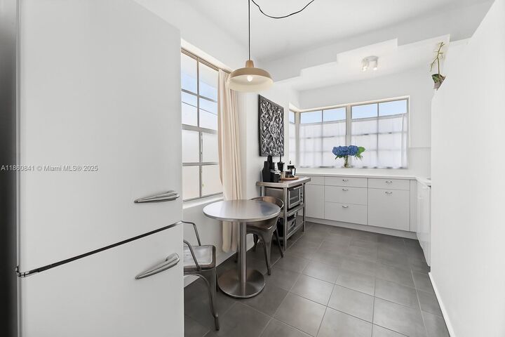 Property Photo: 1005 Meridian Ave 7 FL 33139