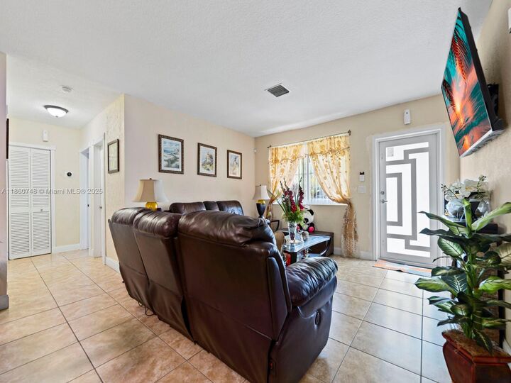 Property Photo:  545 NW 10th St  FL 33030 