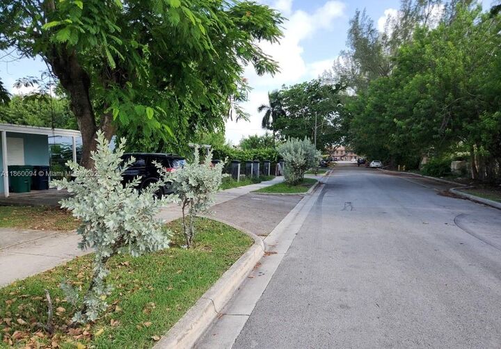 Property Photo: 1461 NW 2nd Ct FL 33034