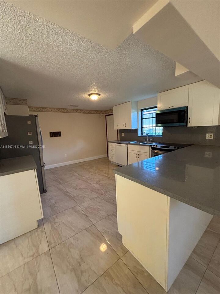 Property Photo:  2812 SW 115th Ave 0  FL 33165 