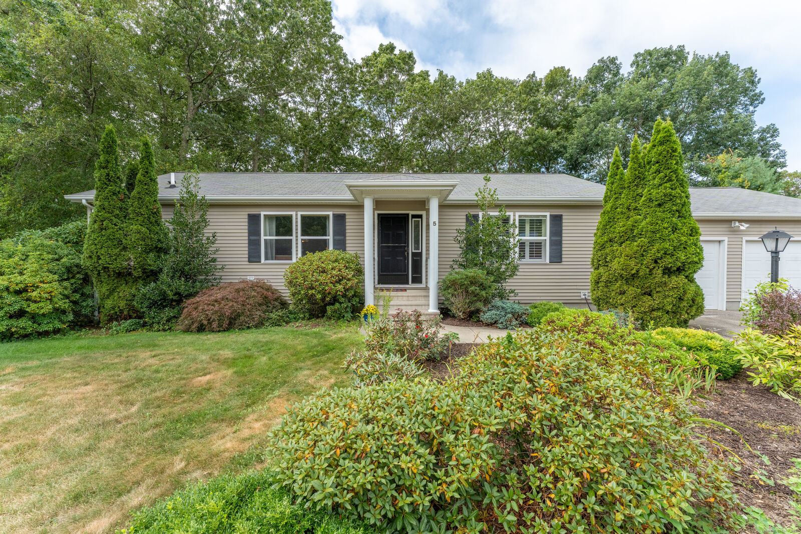 Property Photo:  5 Mountain Laurel Ridge  CT 06382 