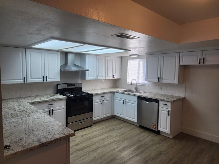Property Photo:  2746 N Giddings Street  CA 93291 