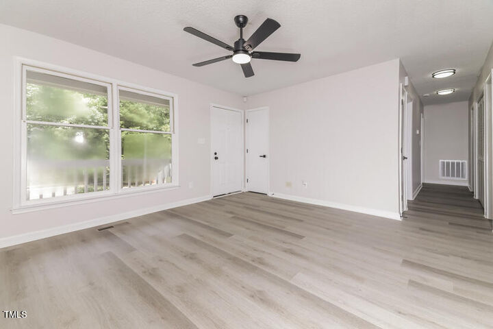 Property Photo: 6 Fircrest Court NC 27703
