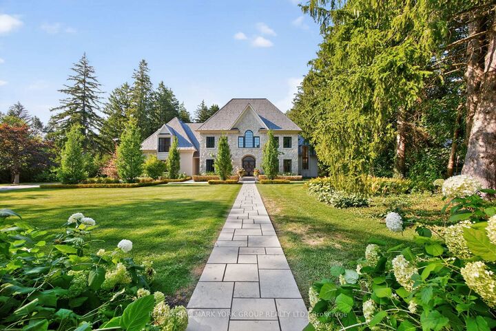 Photo de la propriété: 108 Kennedy Street W ON L4G 2L7