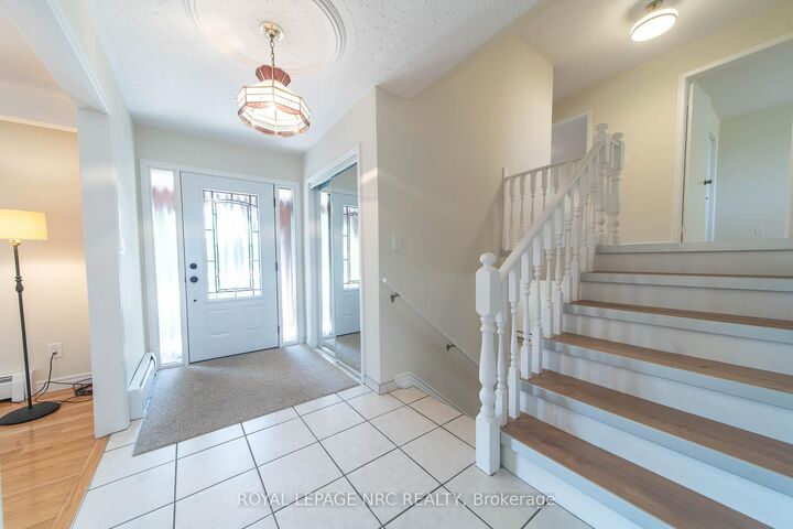 Photo de la propriété:  7797 Mulhern Street  ON L2H 1B6 