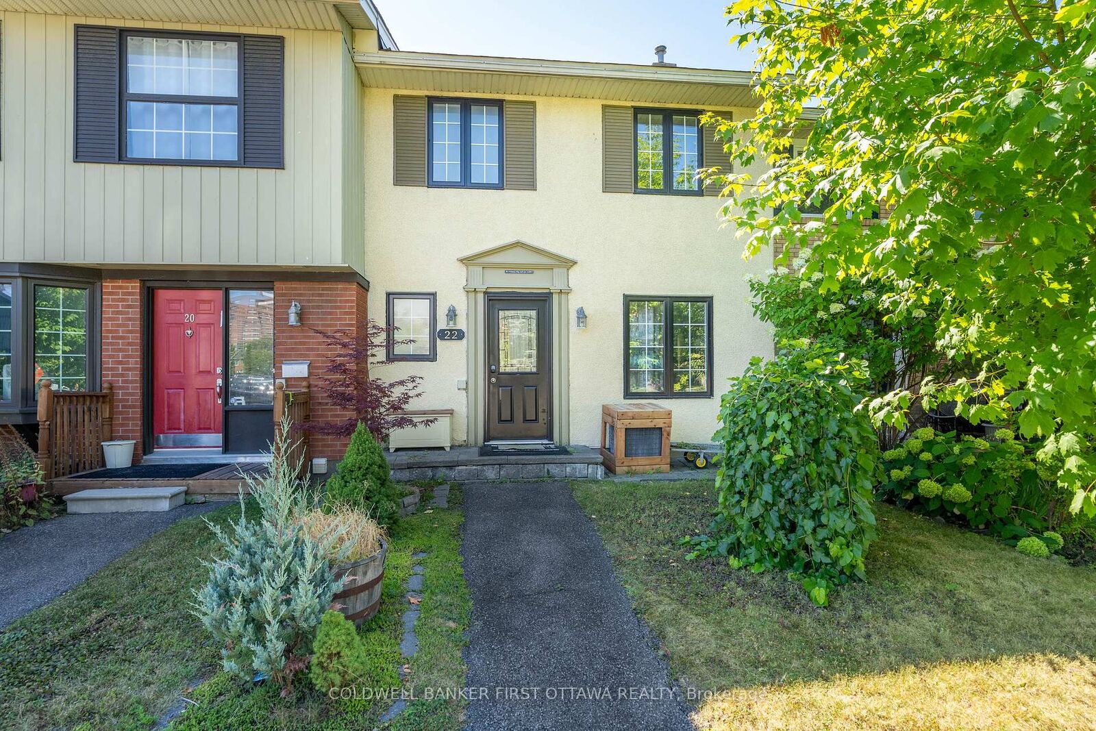 Photo de la propriété:  22 Monterey Drive  ON K2H 7A6 
