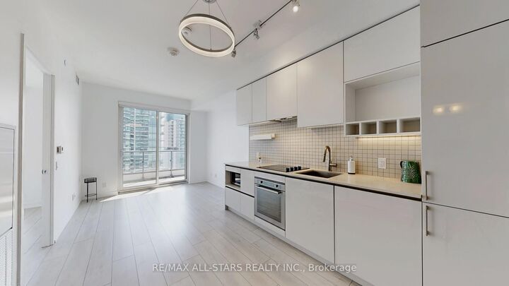 Property Photo:  950 Portage Parkway 5003  ON L4K 0J7