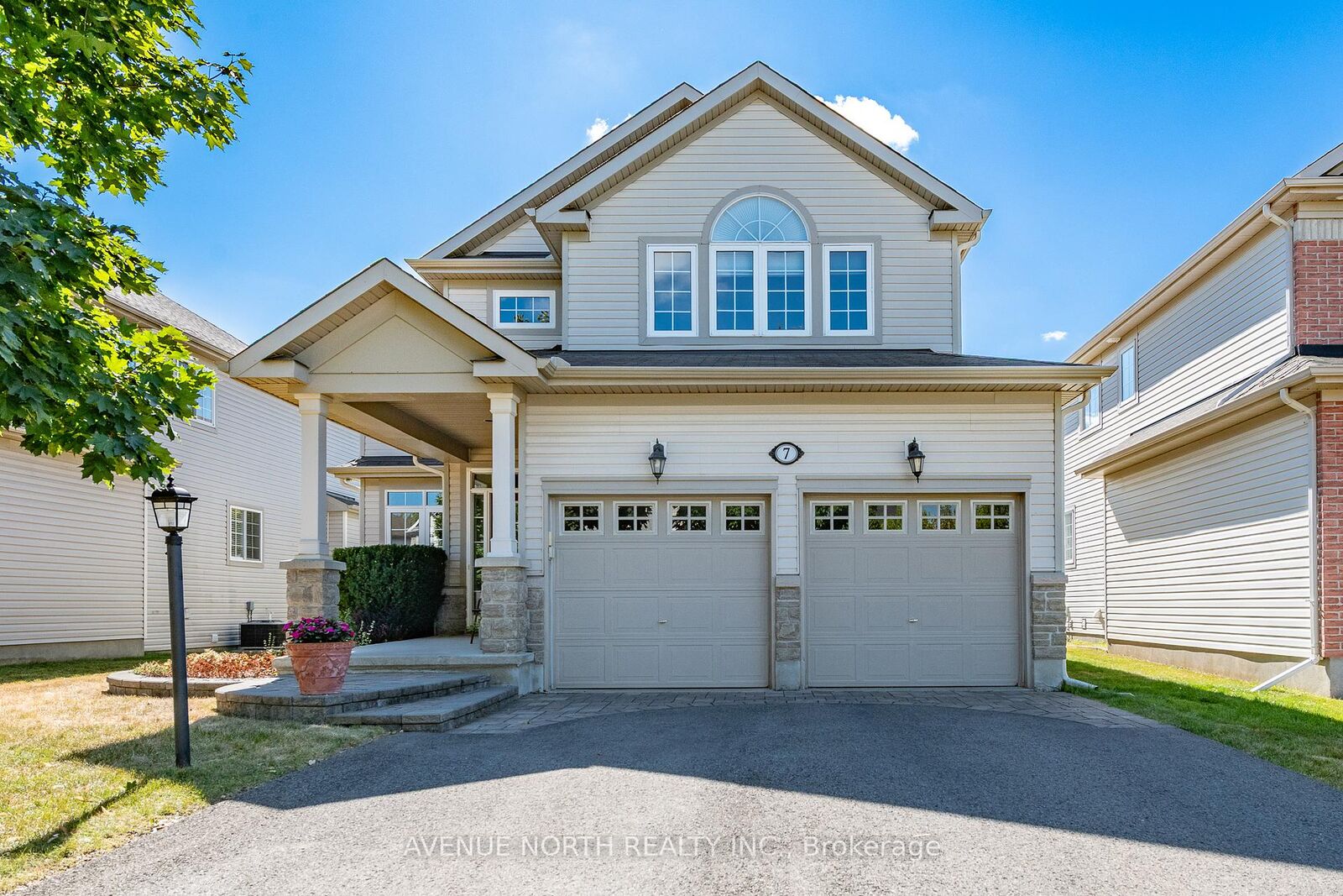 Property Photo:  7 Calderwood Way  ON K2J 5L9 