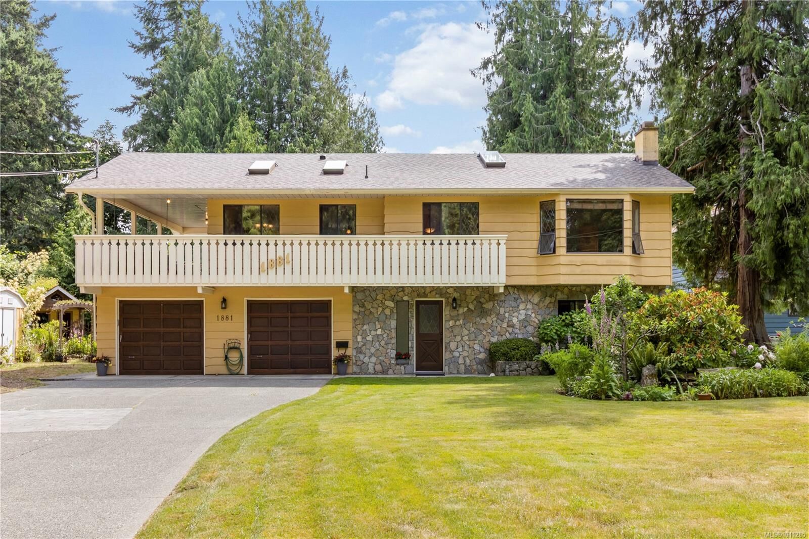 Property Photo: 1881 Llewellyn Pl BC V8L 1G4