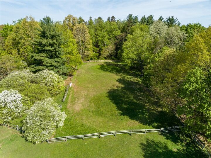 Property Photo:  45 Stonedale Road  PA 15143 