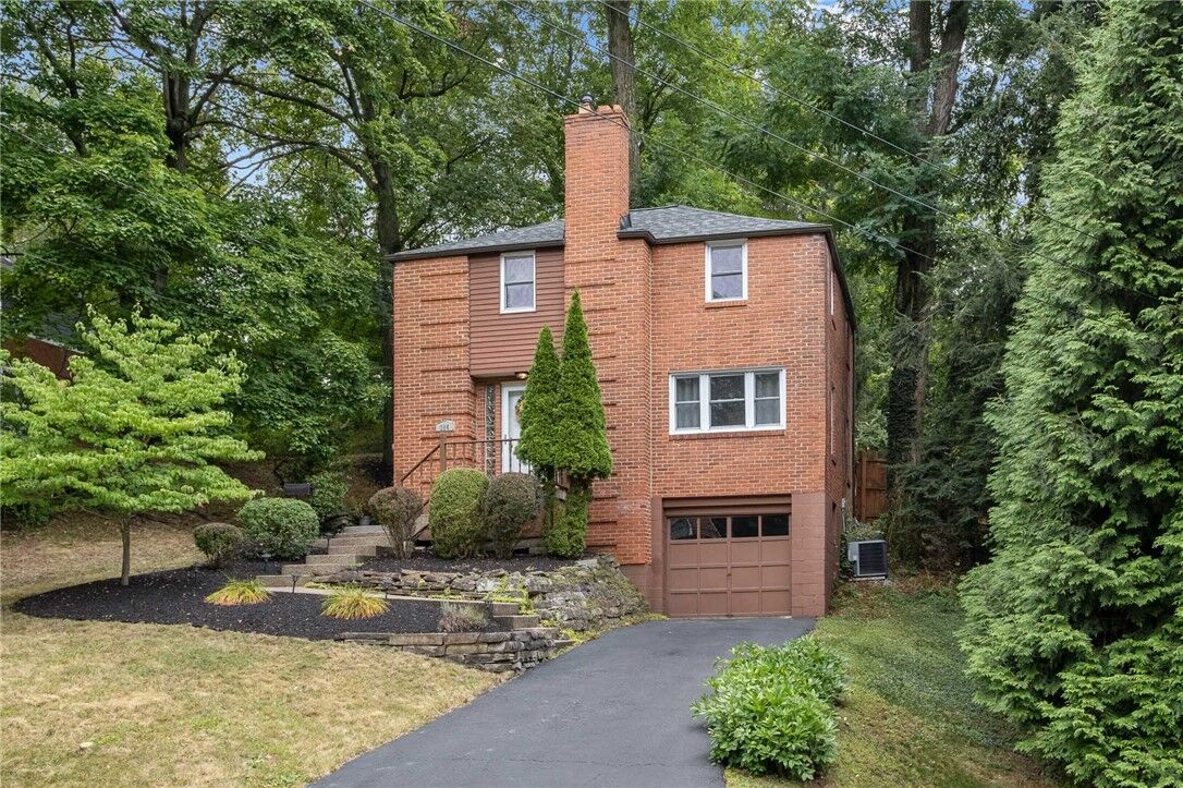 Property Photo: 204 Park Pl PA 15237