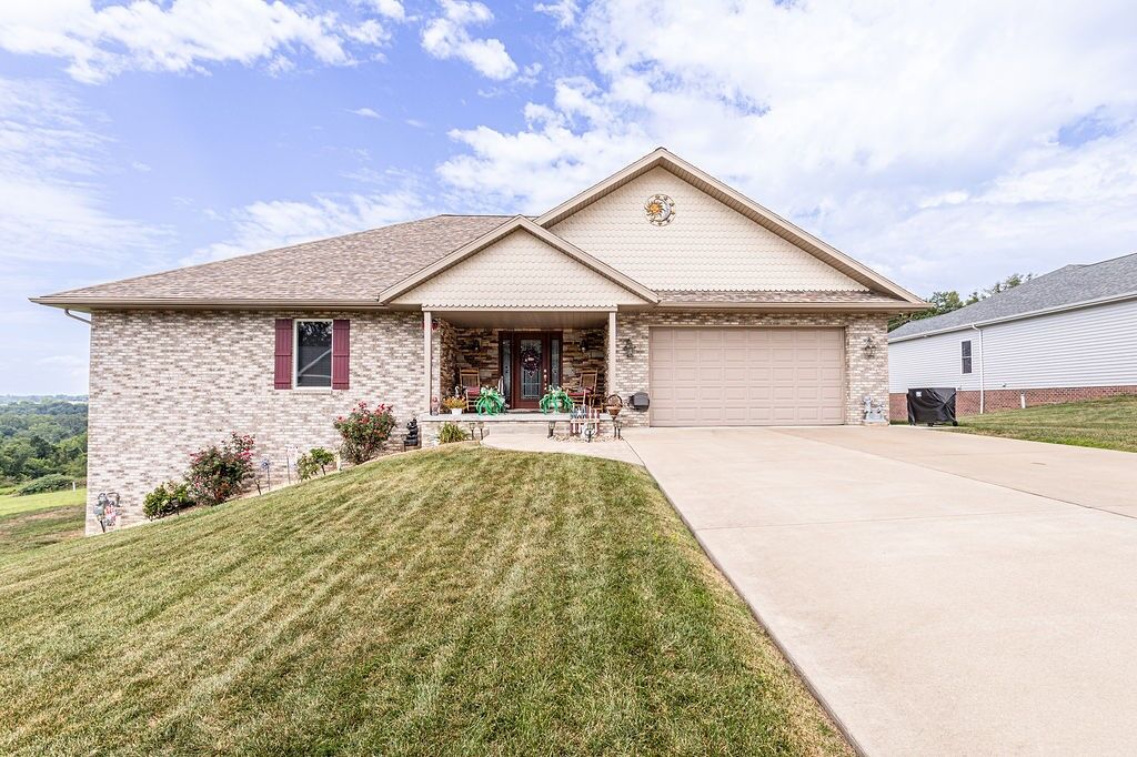 Property Photo: 81 Baron Court PA 15401
