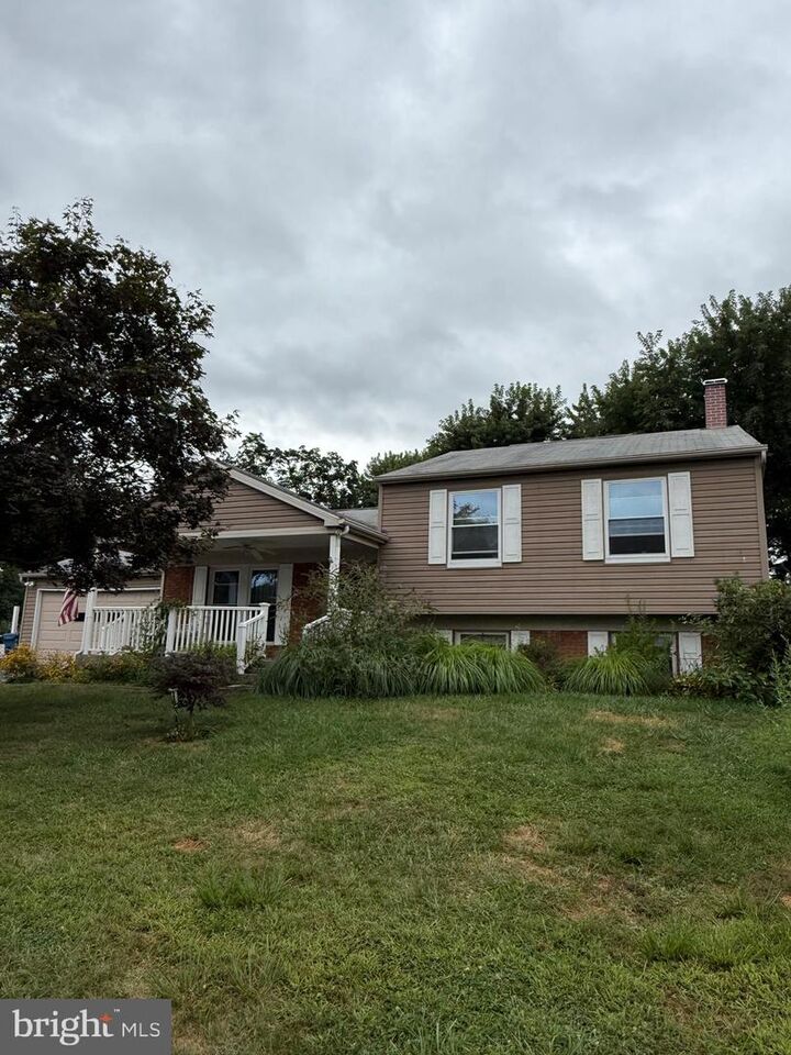908 Derbyshire Avenue  Mechanicsburg PA 17055 photo
