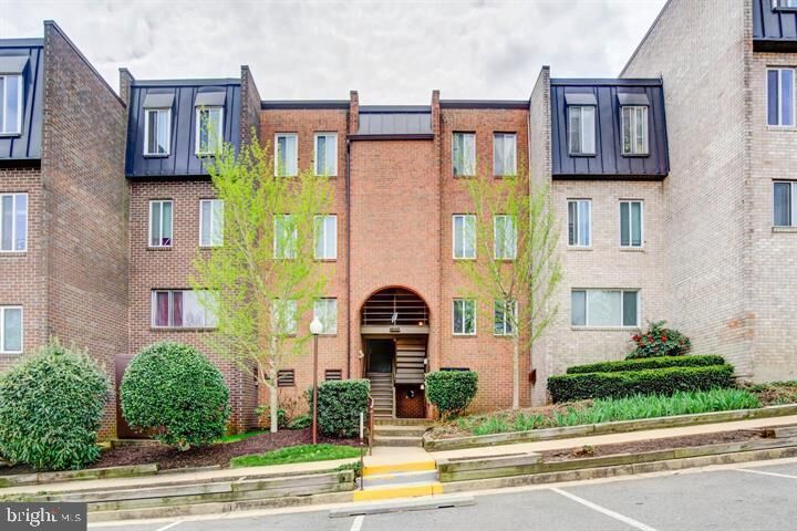 Property Photo:  5009 7th Road S T1  VA 22204 