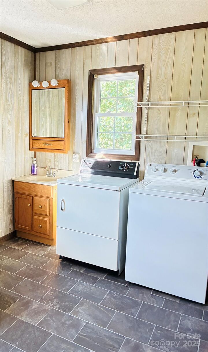 Property Photo: 127 Walnut Tree Road NC 28625