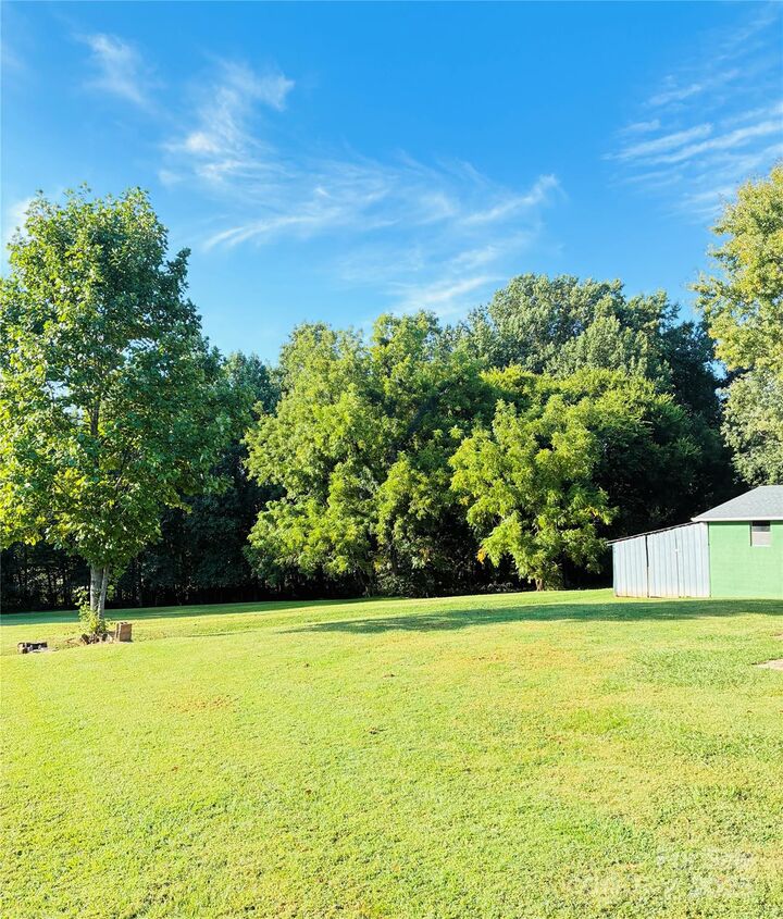 Property Photo:  127 Walnut Tree Road  NC 28625 