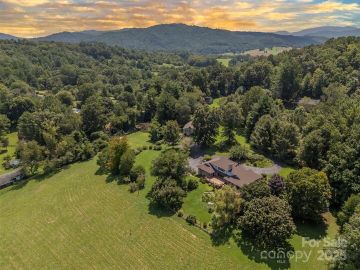 Property Photo: 26 Canter Court NC 28742