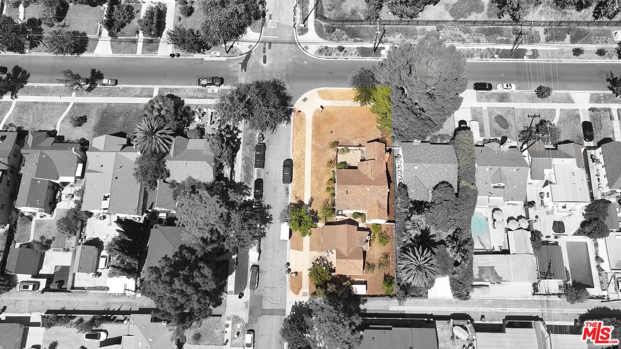 Property Photo: 1722 Bel Aire Dr CA 91201
